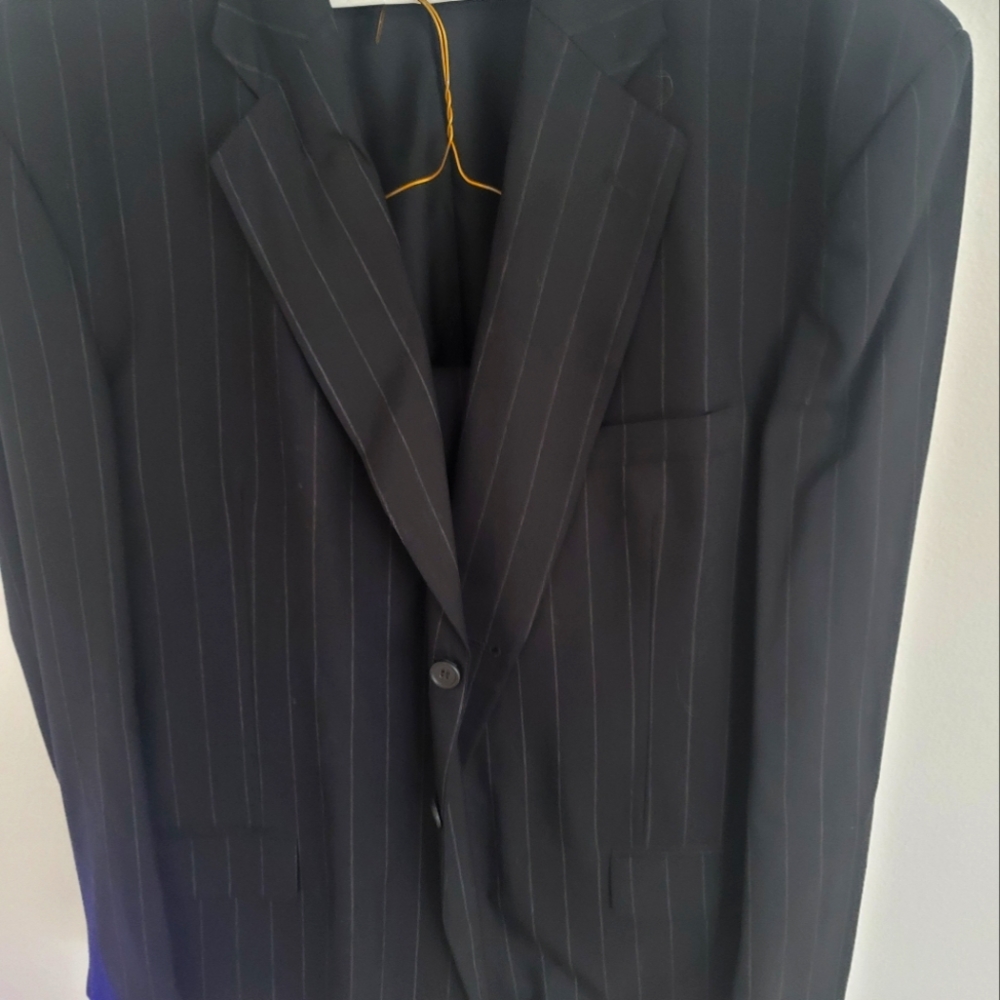 MENS PENSTIPED SUIT